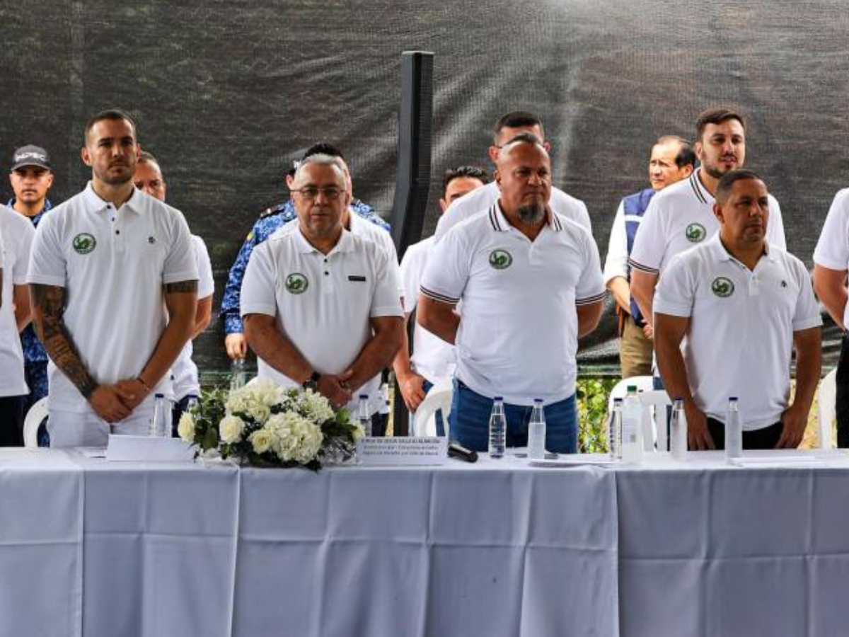 Aún frenada por Otty, en Medellín le hacen barra a la mesa con las bandas